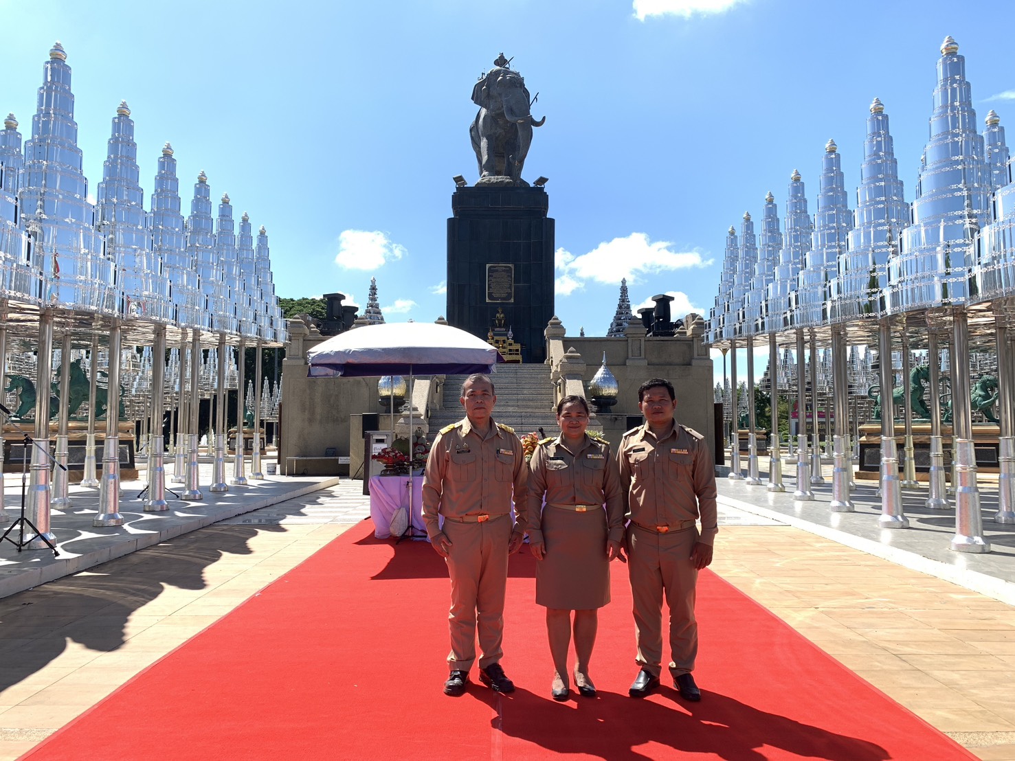พิธีบวงสรวงองค์พระบรมราชานุสาวรีย์ พระบาทสมเด็จพระพุทธยอดฟ้าจุฬาโลกมหาราช