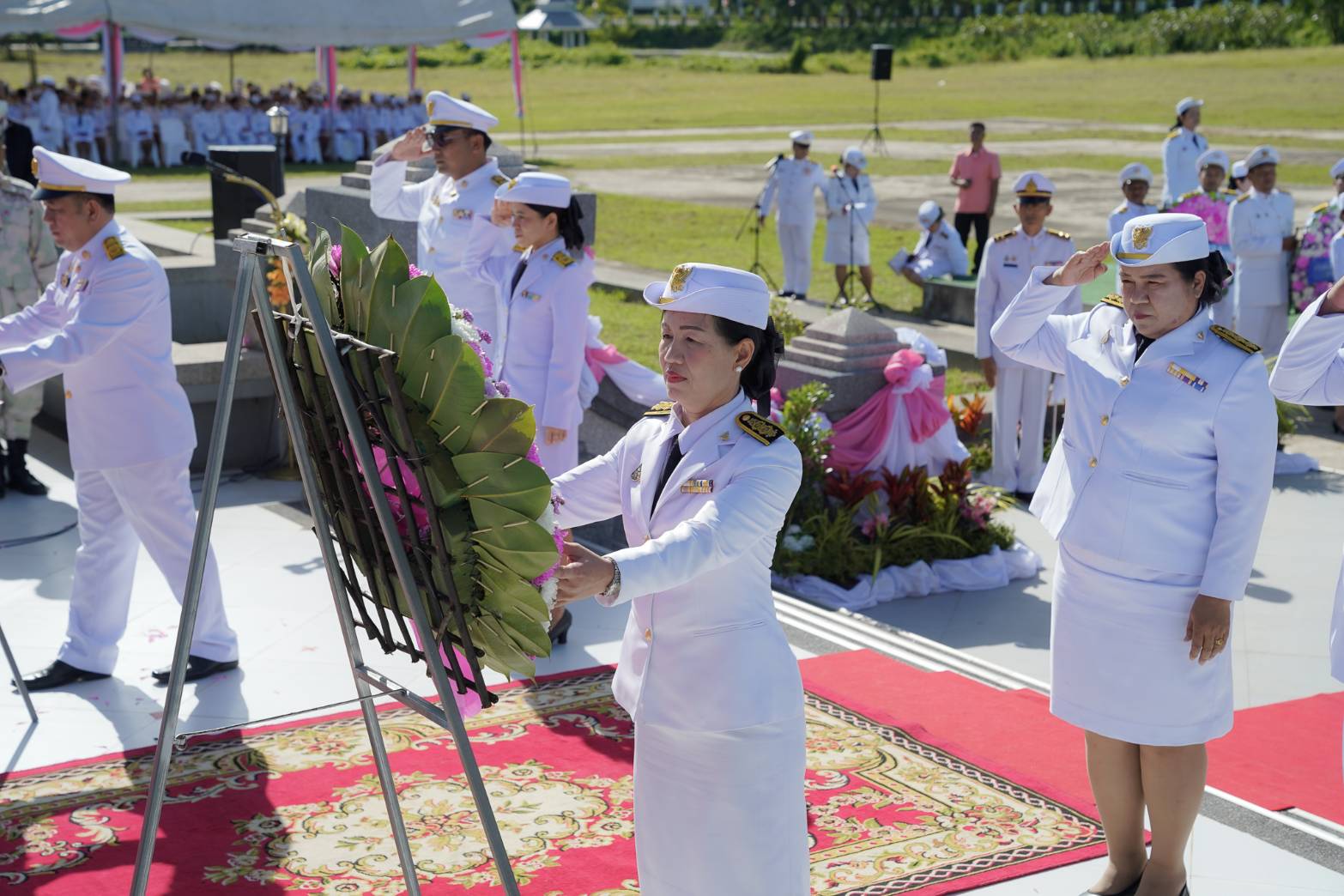 พิธีวางพวงมาลาถวายราชสักการะ ถวายราชสดุดี เบื้องหน้าพระบรมราชานุสาวรีย์ พระบาทสมเด็จพระจุลจอมเกล้าเจ้าอยู่หัว รัชกาลที่ 5