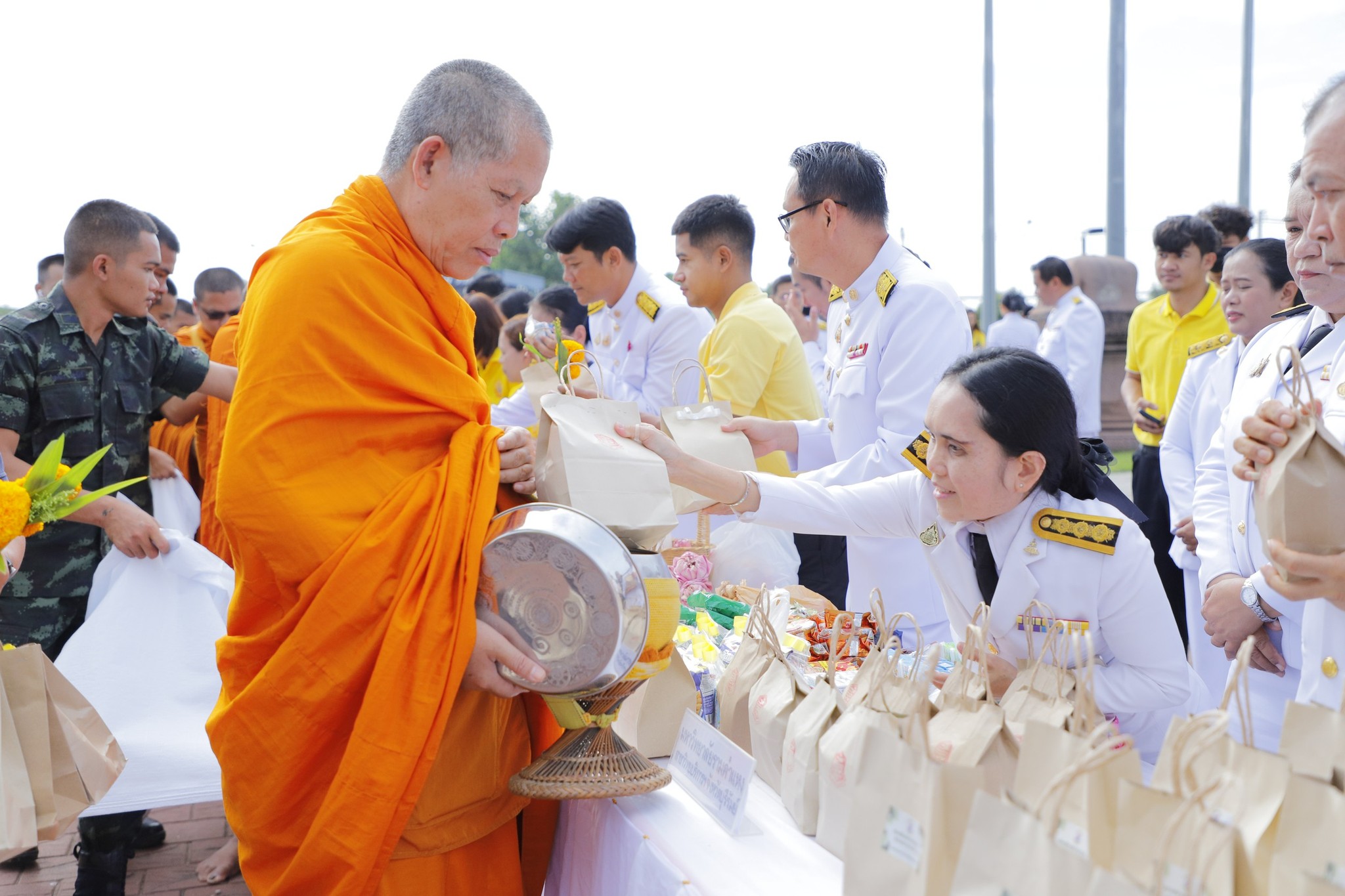 พิธีทำบุญตักบาตรถวายถวายเป็นพระราชกุศลแด่พระบาทสมเด็จพระเจ้าอยู่หัว เนื่องในโอกาสวันเฉลิมพระชนมพรรษา 28 กรกฎาคม 2568